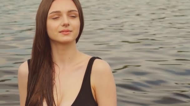 Portrait Cute Young Brunette Girl Dark Water Slow Motion Beautiful — Stok video