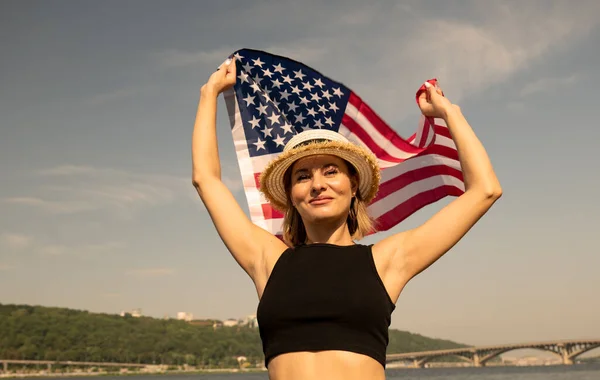 Vista Inferior Una Joven Con Sombrero Con Bandera Estados Unidos — Foto de Stock