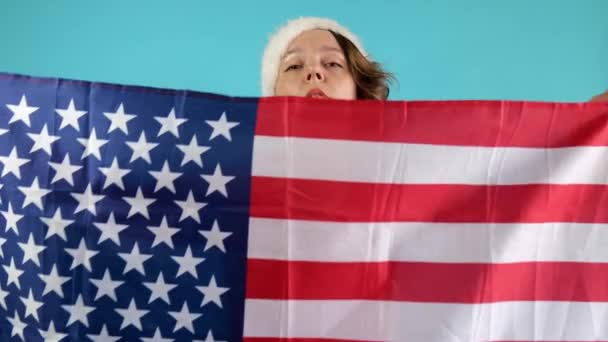 Vidám Szilveszteri Kalapban Amerikai Zászlóval Negyven Éves Kék Háttérrel Amerikai — Stock videók