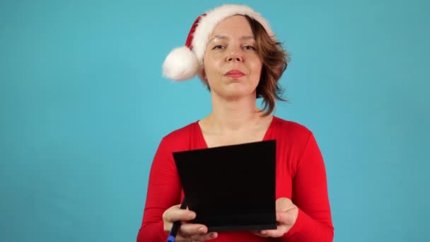 Woman New Year Hat Holds Paper Notebook Her Hands Blue — Stockvideo