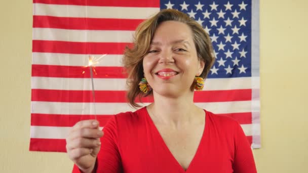 Woman Red Sweatshirt Waves Sparklers Background Flag Slow Motion Portrait — Stock Video