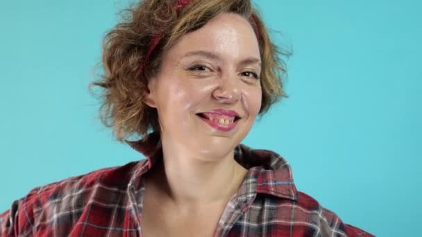 Portrait Cheerful Pin Woman Plaid Shirt Blue Background Slow Motion — Stok video