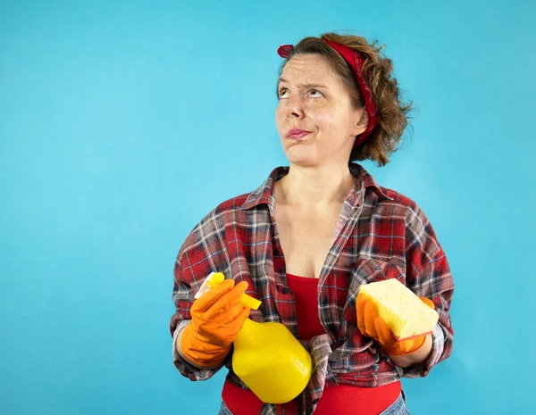 Adult Pin Woman Cleaning Plaid Shirt Holds Sponge Yellow Spray — Fotografia de Stock