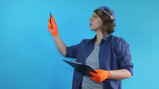 Adult Woman Shirt Cap Holds Clipboard Pen Her Hand Blue — Stockvideo