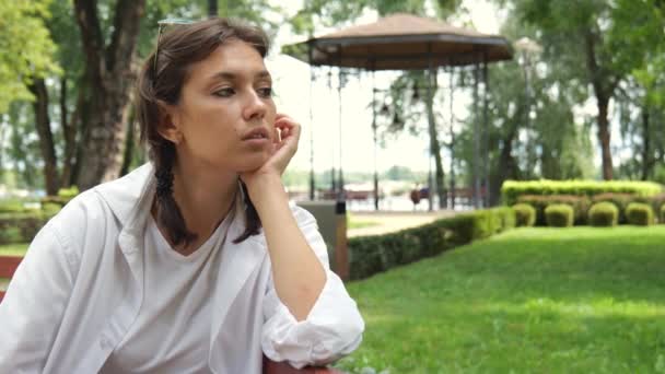Pensive Sad Brunette Woman White Shirt Sits Bench Park Slow — Stock videók