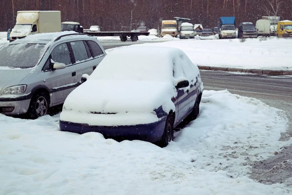 Lots of cars in the city in winter. Car under the snow in the city. Snow covered cars in the city