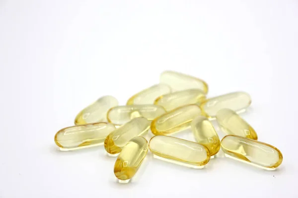 Perła olejku omega3 na białym tle — Zdjęcie stockowe