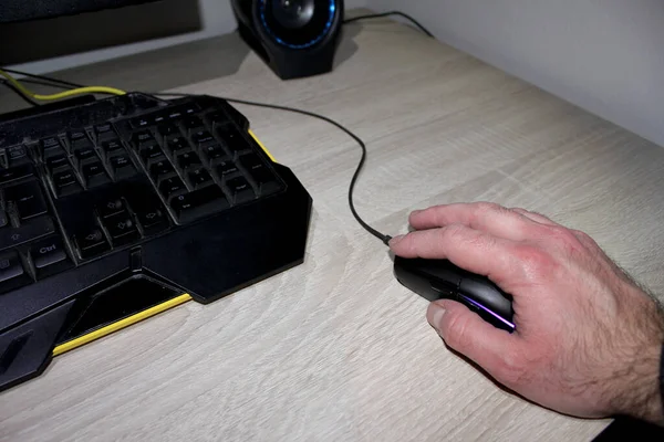 Mão Pegando Mouse Computador — Fotografia de Stock