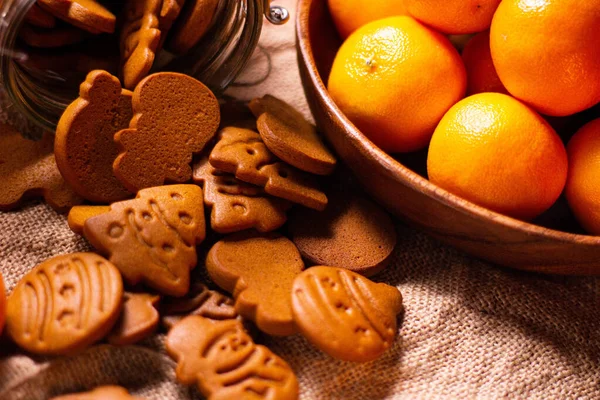 Gingerbread Cookies Jar Mandarins Create New Year Mood Festive Lanterns — Stock Photo, Image