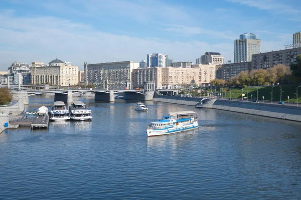 Moskva Rusko Října 2021 Pohled Borodinského Most Nábřeží Rostovskaya — Stock fotografie