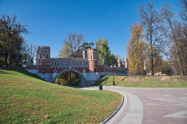 Moskova, Rusya - 7 Ekim 2021: Tsaritsyno Müzesi-Rezervi 'ndeki figür köprü