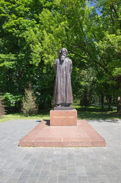 2021年6月3日 俄罗斯莫斯科 友谊公园中的印度诗人拉宾德拉纳斯 塔戈雷纪念碑 — 图库照片