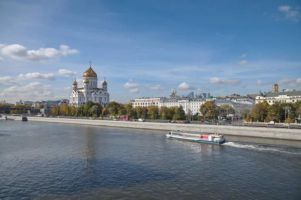 Moscow Russia September 2021 View Cathedral Christ Savior Prechistenskaya Embankment — Stock Photo, Image