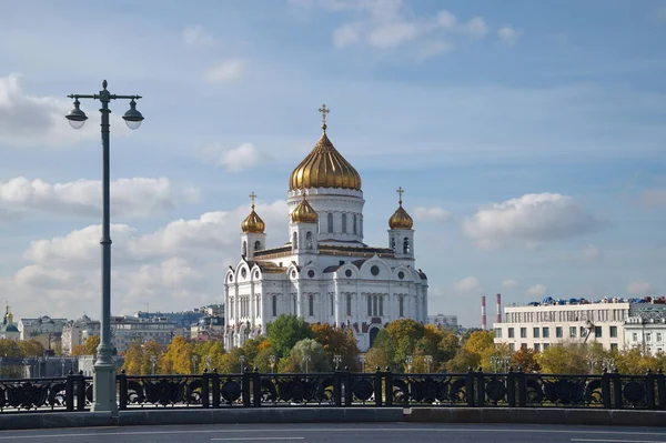 Autumn View Big Stone Bridge Cathedral Christ Savior Moscow Russia — Fotografia de Stock