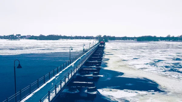 湖の上を凍るような寒さ — ストック写真