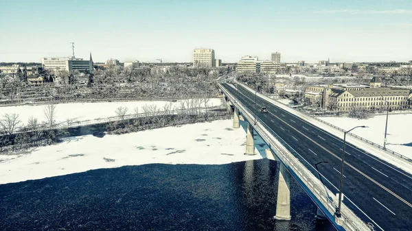 Tráfico Sobre Puente Que Dirige Ciudad Appleton Wisjalá — Foto de Stock