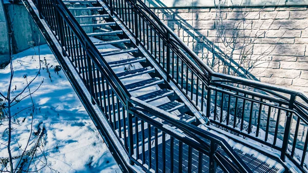 Escaleras Urbanas Cubiertas Nieve Puente Arriba —  Fotos de Stock