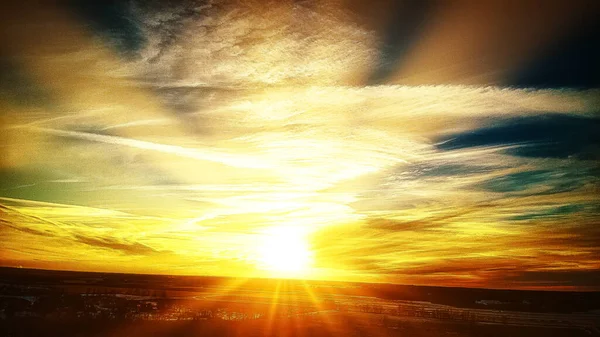 Majestoso Pôr Sol Inverno Com Nuvens Como Asas — Fotografia de Stock