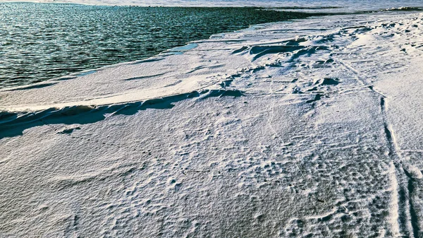 パターンを持つ凍結湖の空中 — ストック写真