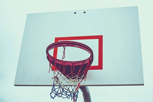 Hazafias Háló Egy Régimódi Kosárlabda Karikán Egy Parkban — Stock Fotó
