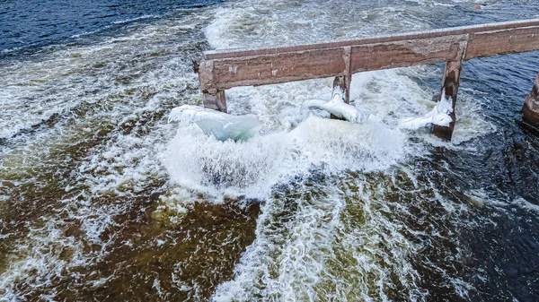 Als Lente Nadert Versnelt Het Water Rivier Als Seizoenen Veranderen — Stockfoto