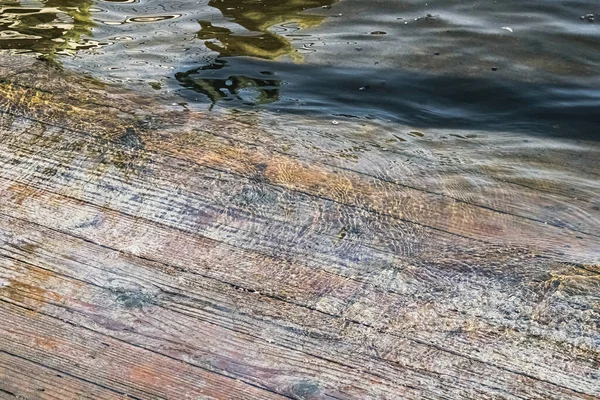 Wasser Drängt Auf Die Alte Holzbootsanlegestelle — Stockfoto