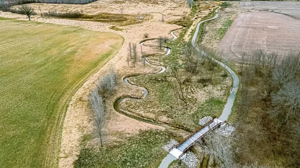 Ein Spiralförmiger Fluss Folgt Einer Spur Frühling Nachdem Der Schnee — Stockfoto
