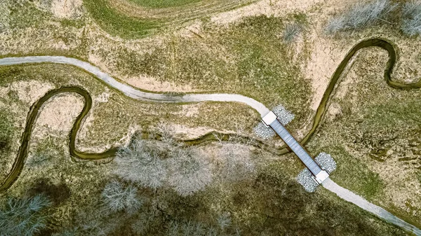 Ein Spiralförmiger Fluss Folgt Einer Spur Frühling Nachdem Der Schnee — Stockfoto