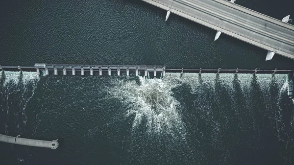 Kar Buz Gitmiş Erimiş Baraj Açılırken Fox Nehri Ilkbaharda Akar — Stok fotoğraf