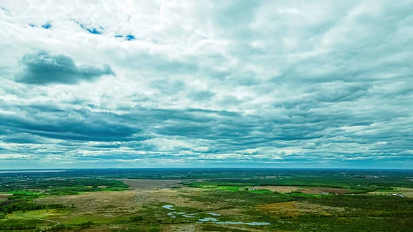 Cloudy Sky Extends Horizon Rural Grassy View Wisconsin Usa Springtime — Fotografia de Stock