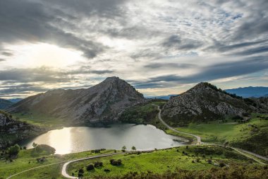 Covadonga 'nın ünlü gölleri, Asturias, İspanya