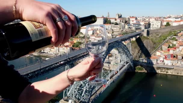 Slow motion of a red wine pouring from the bottle to the glass. Unrecognizable — Stok Video