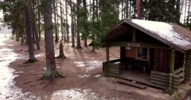 Flying Forest Overlooking Log Cabin Covered Snow Sun Shining Trees — Stock video