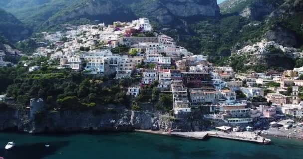 Luchtfoto Drone Uitzicht Amalfi Kust Vliegen Langs Oude Stad Van — Stockvideo