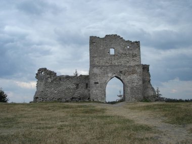 eski bir kale kalıntıları