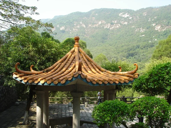 Pagoda Cinese Con Vista Sulle Montagne — Foto Stock
