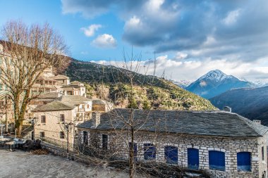 Syrrako Köyü Tzoumerka, Epirus, Yunanistan 'da bir kış günü 