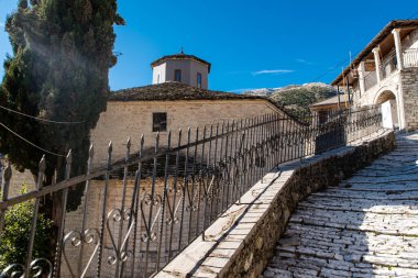 Syrrako Köyü Tzoumerka, Epirus, Yunanistan 'da bir kış günü