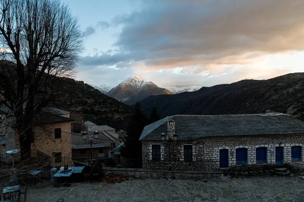 Zonsondergang Syrrako Dorp Een Winterdag Tzoumerka Epirus Griekenland — Stockfoto