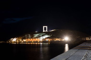Geceleri Portara arkeoloji sahasında Naxos, Cyclades, Ege, Yunanistan 