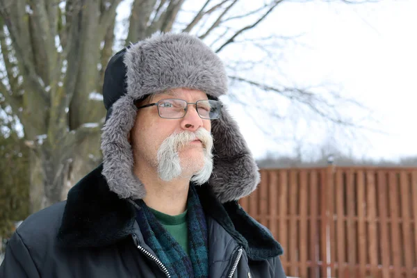 Homem Com Expressão Quizzical Dia Inverno Fora — Fotografia de Stock
