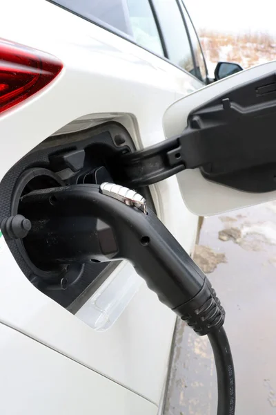 Elektrikli araç, EV, elektrikle şarj ediliyor