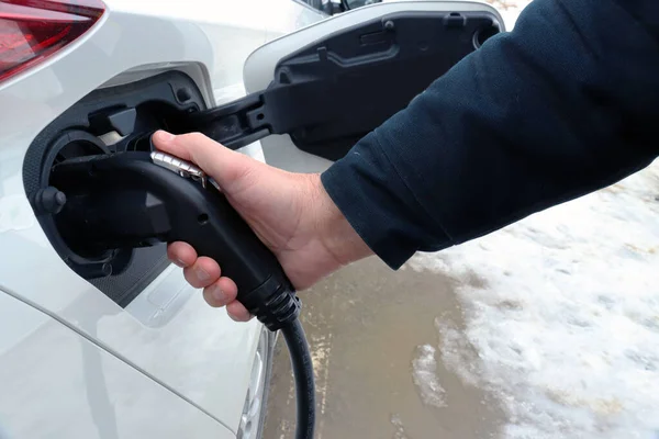 Elektrikli araç, EV, elektrikle şarj ediliyor