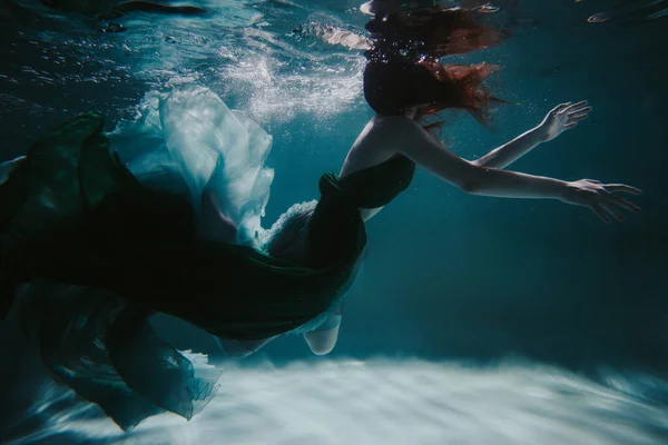 Young Woman Underwater Beautiful Dress Underwater Shooting — Stock Photo, Image