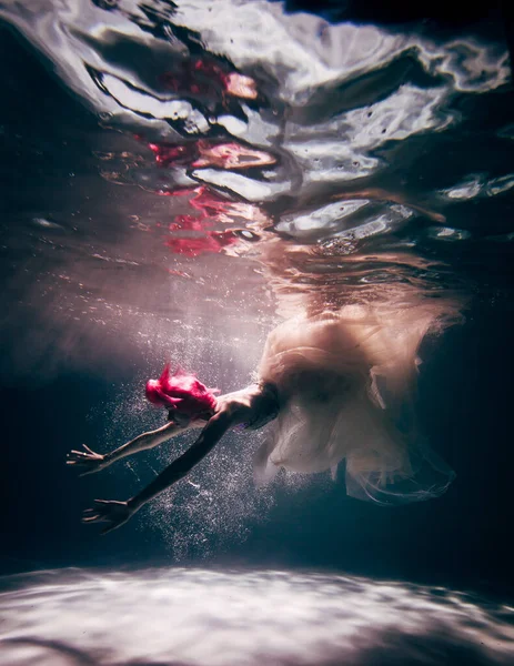 Mujer Joven Bajo Agua Hermoso Vestido Tiro Bajo Agua — Foto de Stock