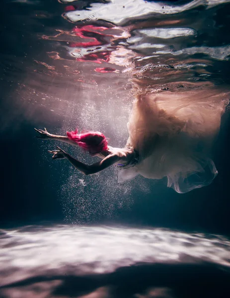 Mujer Joven Bajo Agua Hermoso Vestido Tiro Bajo Agua — Foto de Stock