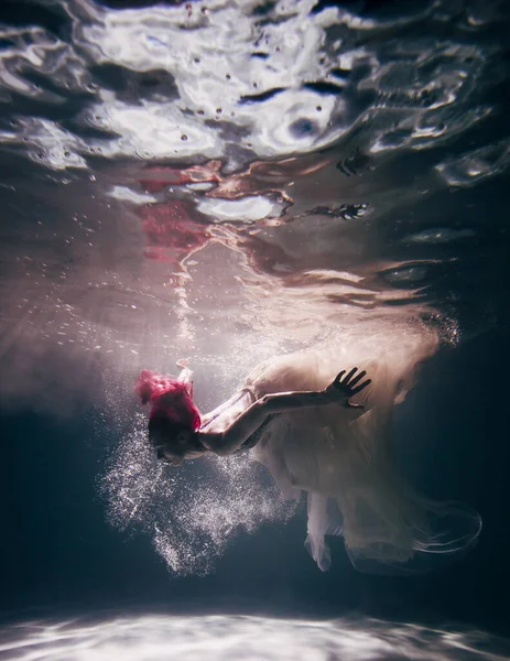 Mujer Joven Bajo Agua Hermoso Vestido Tiro Bajo Agua — Foto de Stock