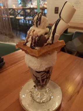 Büyük dondurma kulesi.