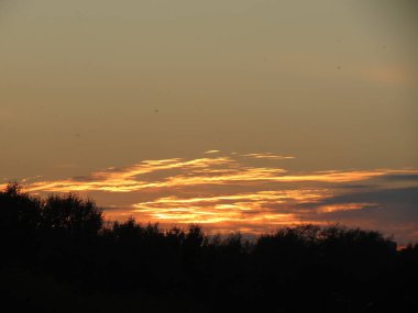 Gölün üzerinde gün batımı