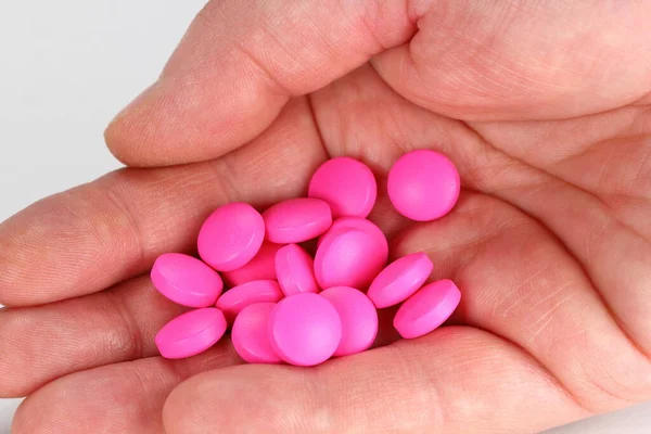 Blanke Man Hand Vol Met Roze Tabletten Pillen Met Witte — Stockfoto